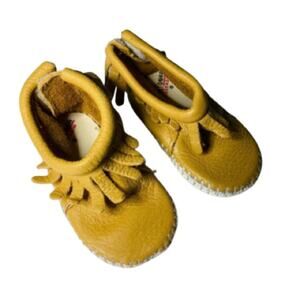 Minnetonka Pa-Poo-Shu Moccasin Natural Yellow Fringe Leather Baby Booties Shoes